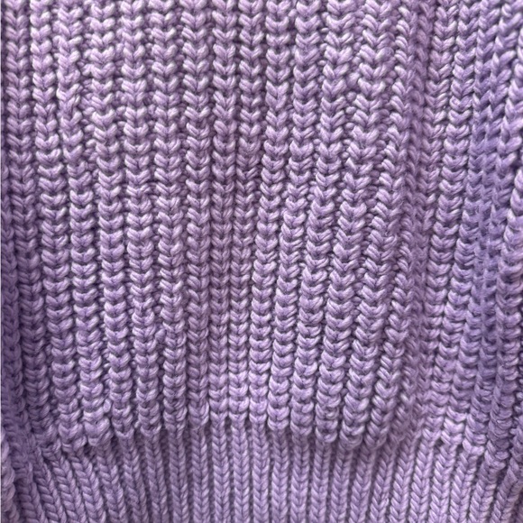 EUC H&M Lilac Boxy Sweater - Picture 5 of 7